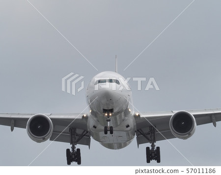 Boeing 777 landing at Osaka International Airport Boeing 777 landing at Osaka International Airport 57011186