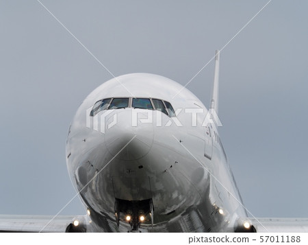 Boeing 777 landing at Osaka International Airport 57011188