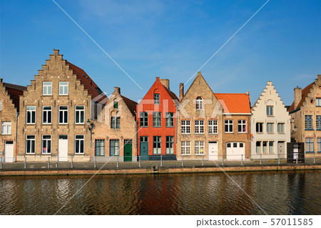Canal and old houses. Bruges Brugge , Belgium Canal and old houses. Bruges Brugge , Belgium 57011585