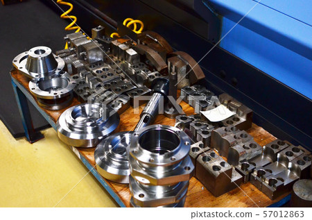 Production of gears for automobile gearboxes 57012863