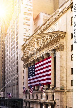Wall street in New York 57014557