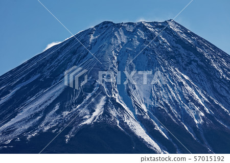 從山上看到的富士山山頂 從山上看到的富士山山頂 57015192