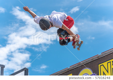 skateboard  57016248
