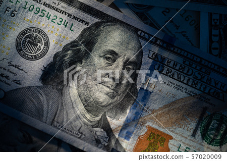 Dollar imaged after a trade war 57020009