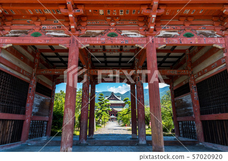 View of the main hall from the Zenmonji gate of Kai 57020920