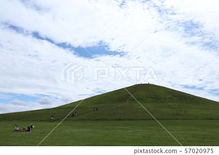 Moerenuma Park is a general park in Sapporo where children are gathered. Designed by sculptor Isamu Noguchi Moerenuma Park is a general park in Sapporo where children are gathered. Designed by sculptor Isamu Noguchi 57020975
