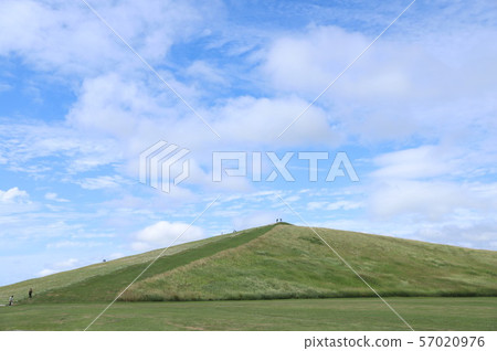 Moerenuma Park is a general park in Sapporo where children are gathered. Designed by sculptor Isamu Noguchi Moerenuma Park is a general park in Sapporo where children are gathered. Designed by sculptor Isamu Noguchi 57020976