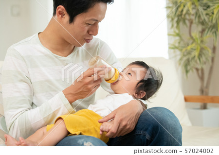 Baby milk baby bottle breastfeeding family 57024002