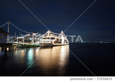 Night view of Yokohama Minato Mirai Yamashita Park Night view of Yokohama Minato Mirai Yamashita Park 57030625