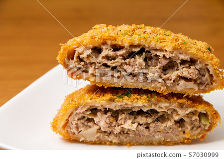 Cross section of minced cutlet. 57030999