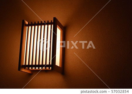 A light A light 57032854