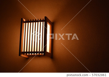 A light A light 57032861