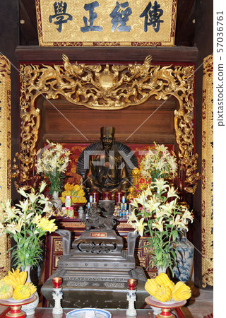Confucius statue in the Literature Temple, Hanoi Confucius statue in the Literature Temple, Hanoi 57036761