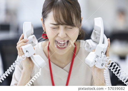 辦公室年輕女子電話 57039082