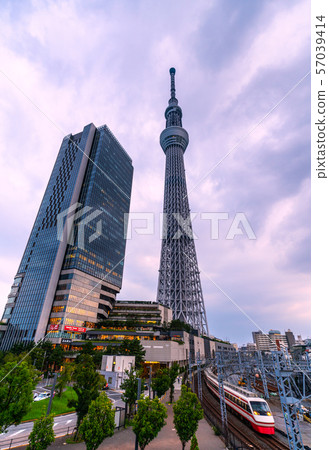 在俯视Oshiage驻地和东京天空树的日本