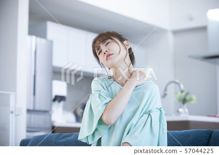 Women shoulder stiffness 57044225
