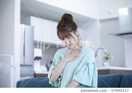 Woman cold cough throat 57044227