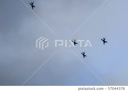 Formation flight training jet fighter formation flight 57044376