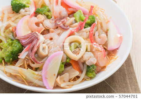 Dish udon 57044701