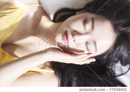 女性美麗鳥瞰圖 57048402