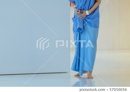 Female urinary tract patients walking for exercise and rest alone in the hospital Female urinary tract patients walking for exercise and rest alone in the hospital 57050056