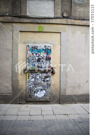 Graffitied門 57053115