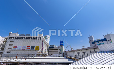 View from Totsuka Station West Exit to the track and East Exit 57053231