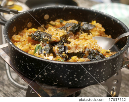 在山上煮的戶外美食[石鍋拌飯]山名 57057512