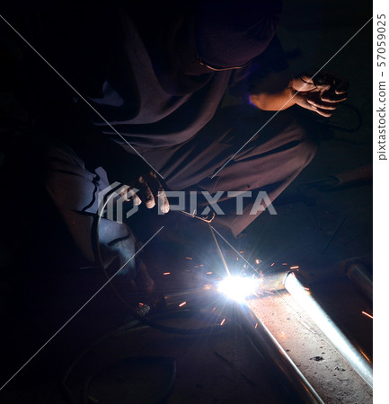 Welding with sparks 57059025