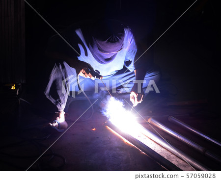 Welding with sparks 57059028