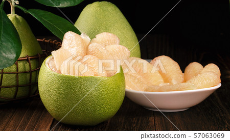 Yuzu yuzu flesh Peeled pomelo midautumn festival Yuzu yuzu yuzu 57063069