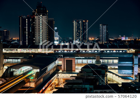 Night view of BTS sky train running in Bangkok 57064120