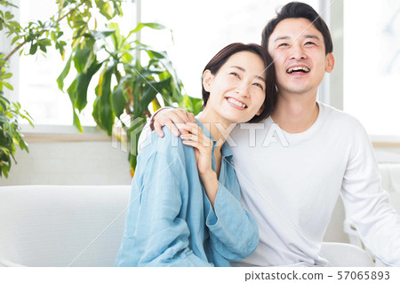 Couple couple married shoulders 57065893