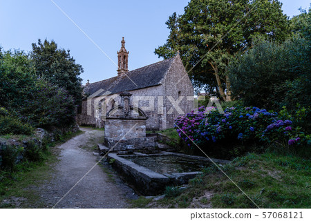Old romanesque chapel in Locronan at night Old romanesque chapel in Locronan at night 57068121