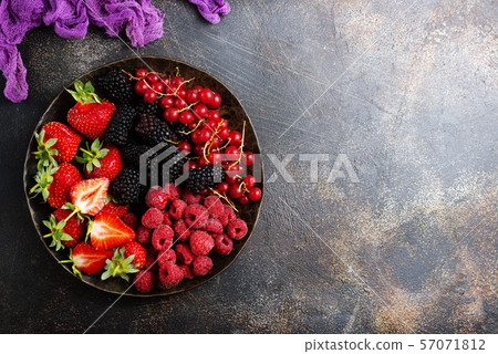 berries 57071812
