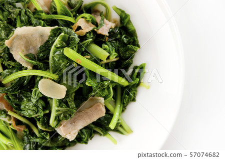 Amaranth and pork stir-fry 57074682