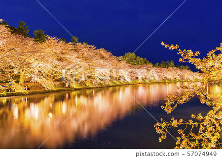 從Haruyo橋上看到的“Hirosaki Castle Saijo” 從Haruyo橋上看到的“Hirosaki Castle Saijo” 57074949
