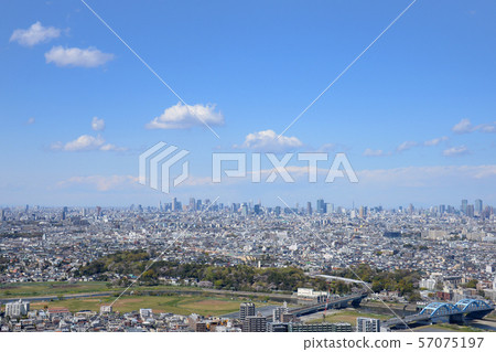 從川崎市中原區Musashikosugi向新宿望去 57075197