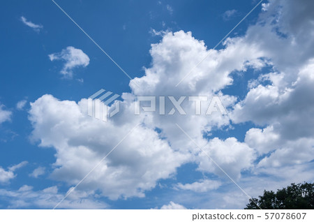 藍天和雲彩 藍天和雲彩 57078607