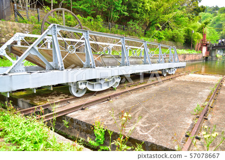 Dolly and ship used in the Kick-Up Incline in Kyoto 57078667