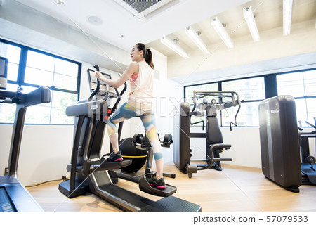Women training 57079533