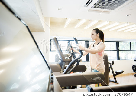 Women training 57079547