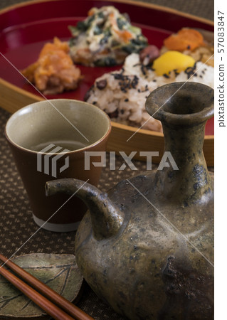 清酒酒糟和燒酒 57083847