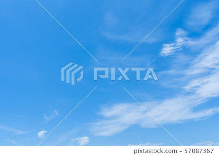 在雨季期間的清楚的天空天空雲彩拷貝空間積云初夏天空大拷貝空間 在雨季期間的清楚的天空天空雲彩拷貝空間積云初夏天空大拷貝空間 57087367