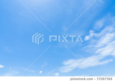 在雨季期間的清楚的天空天空雲彩拷貝空間積云初夏天空大拷貝空間 在雨季期間的清楚的天空天空雲彩拷貝空間積云初夏天空大拷貝空間 57087368