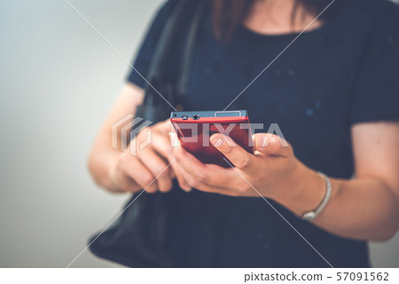 女子 57091562