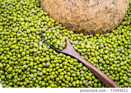 Organic mung beans 57094012