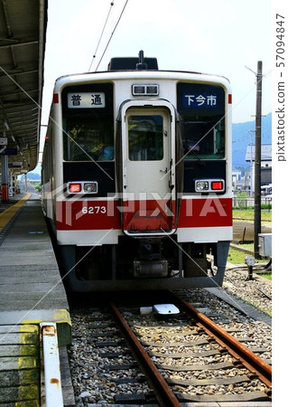 Like the express train at the time ... 6050 series trains running in Nikko and Kinugawa 57094847