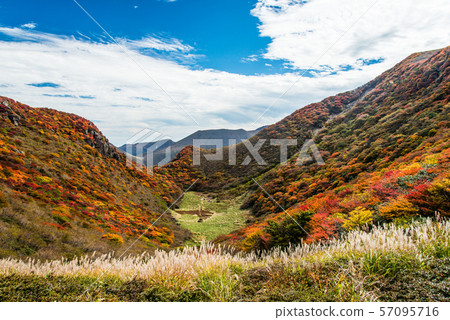 From the edge of Mt. 57095716