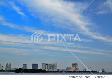 從芝浦碼頭看到的台場海濱公園 57096589